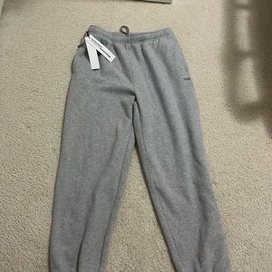 Grey brand new aritzia sweats. I got the wrong size and it’s too late to return!